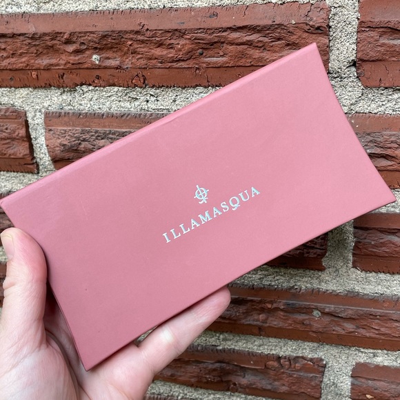 Illamasqua Unveiled Artistry Eye Shadow Palette - Picture 2 of 5